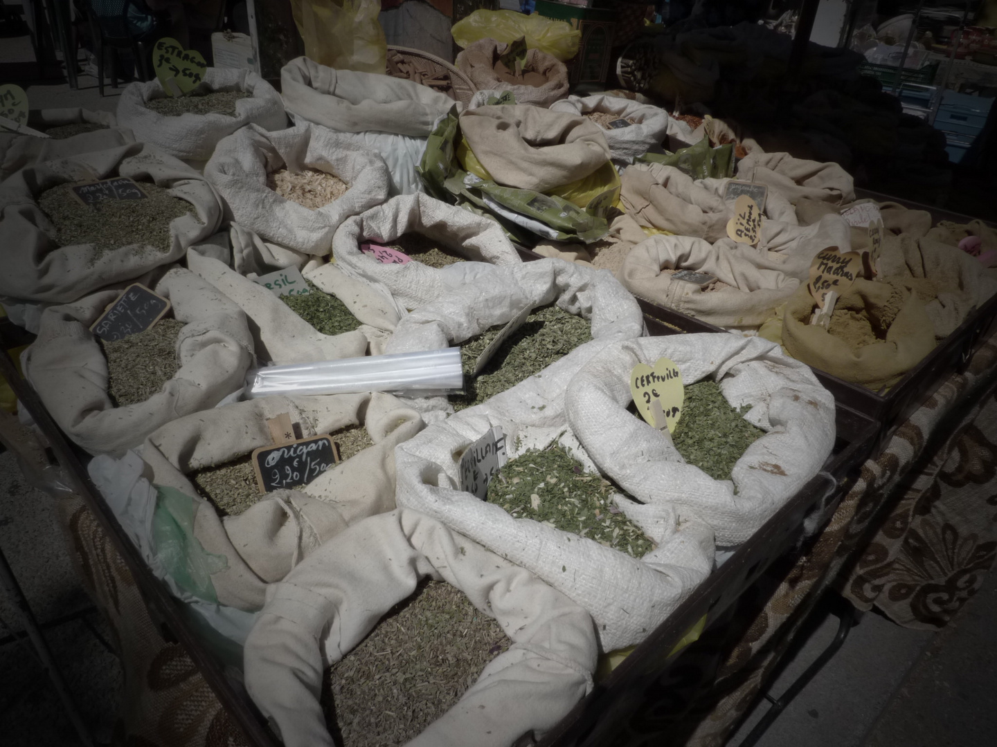 Stand d'épices marché en provence