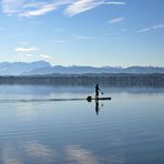 Stand-up-Paddler am Starnberger See