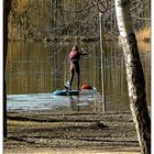 Stand-up-Paddling am Weiher