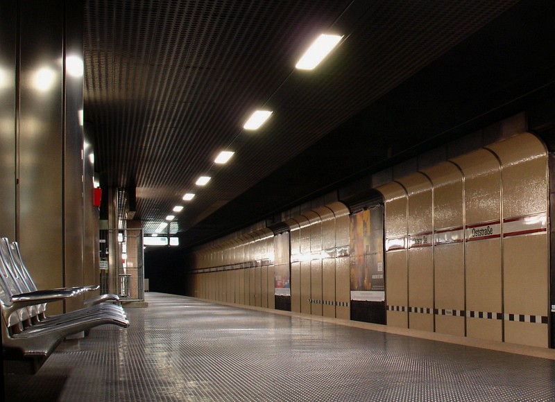 Standard-U-Bahnhof Düsseldorf, 1988