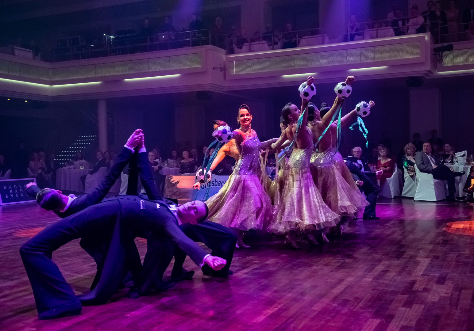 Standardformation Vera Tyumen (Russland) mit der Choreografie "Champions League"