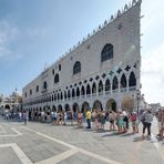 Standardmotiv 7: Touristen vor San Marco