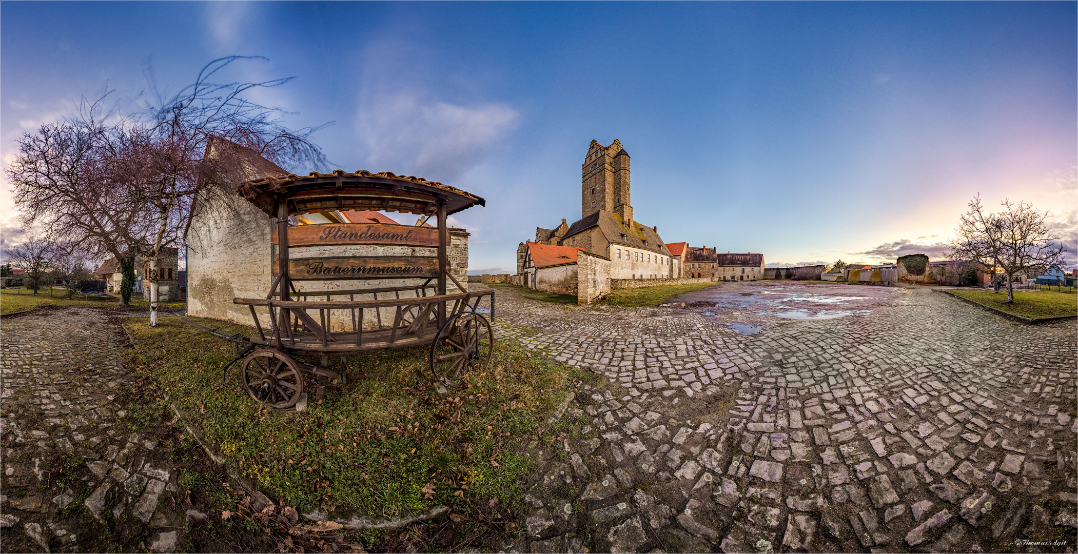 Standesamt und Bauernmuseum...