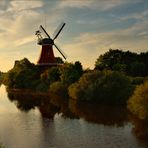 Standhafte Mühle  im Abendlicht ...,