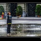 "Standing in the rain" oder so ähnlich ;-)