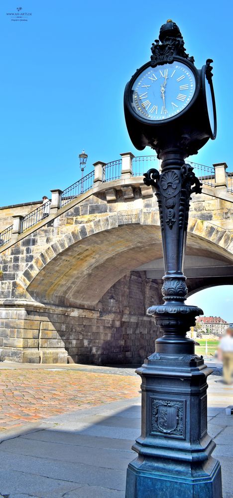 Standuhr an der Brühlschen Terrasse, Dresden