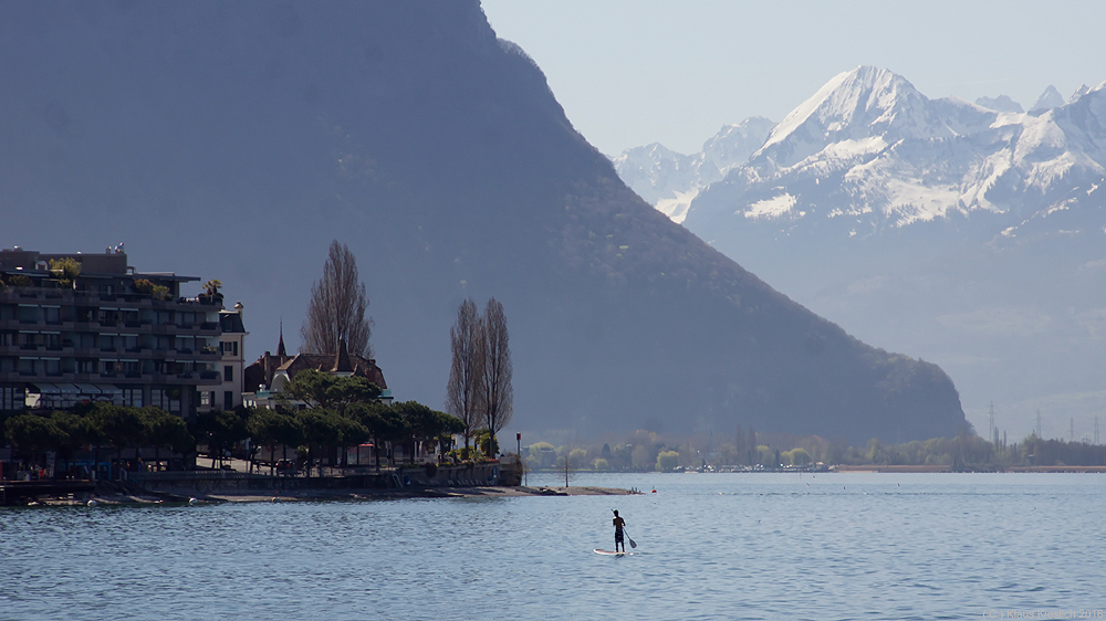 Standup-Padler in Montreux ......