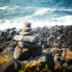 Stapel Steine auf Strand in Teneriffa-Playa Jardi