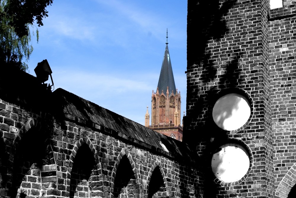 Stargarder Tor und Konzertkirche in Neubrandenburg