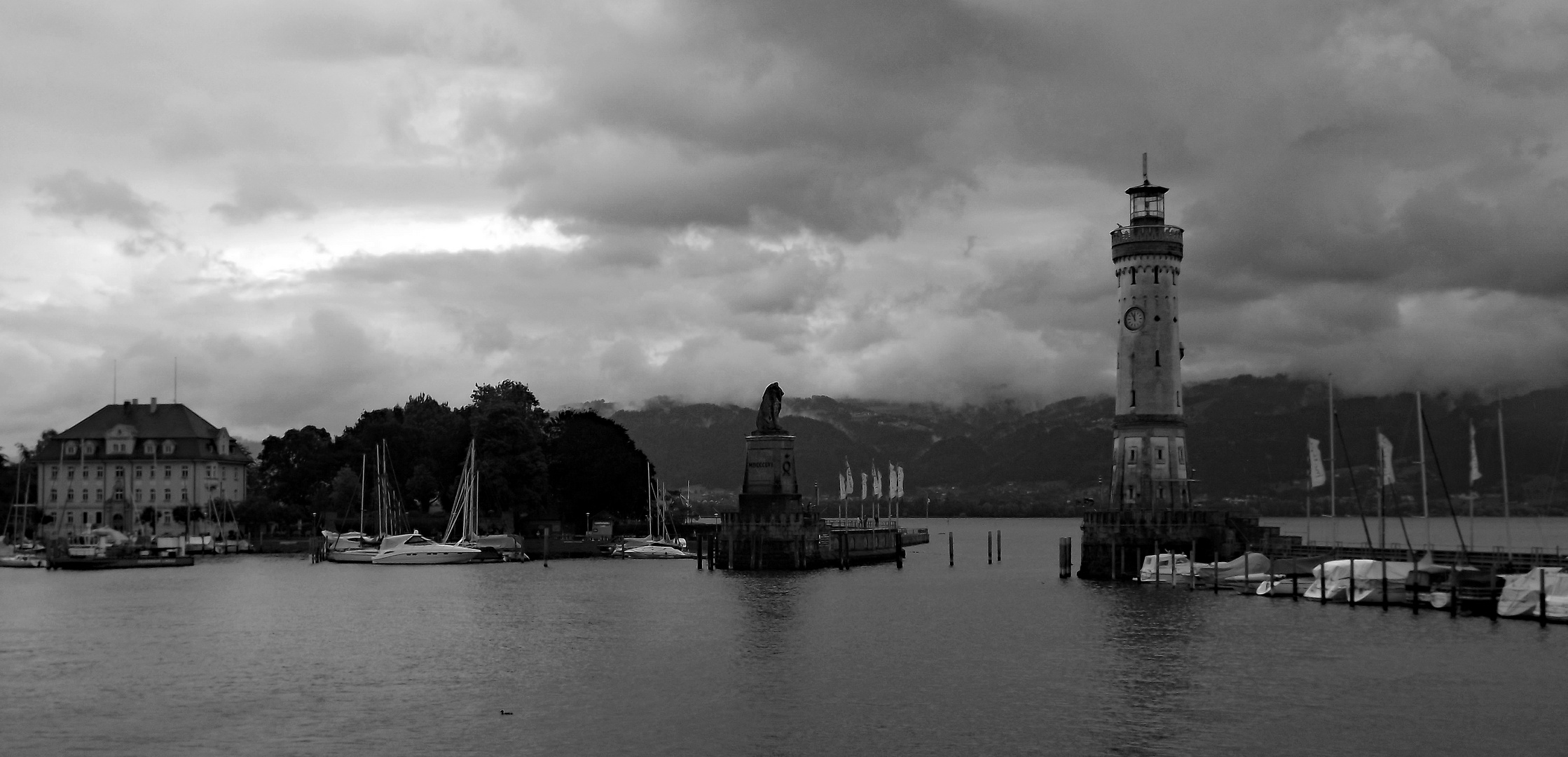 Stark bewölkt. Ja, das kann man sagen, sagte der Löwe (Lindau 2014.06.30)