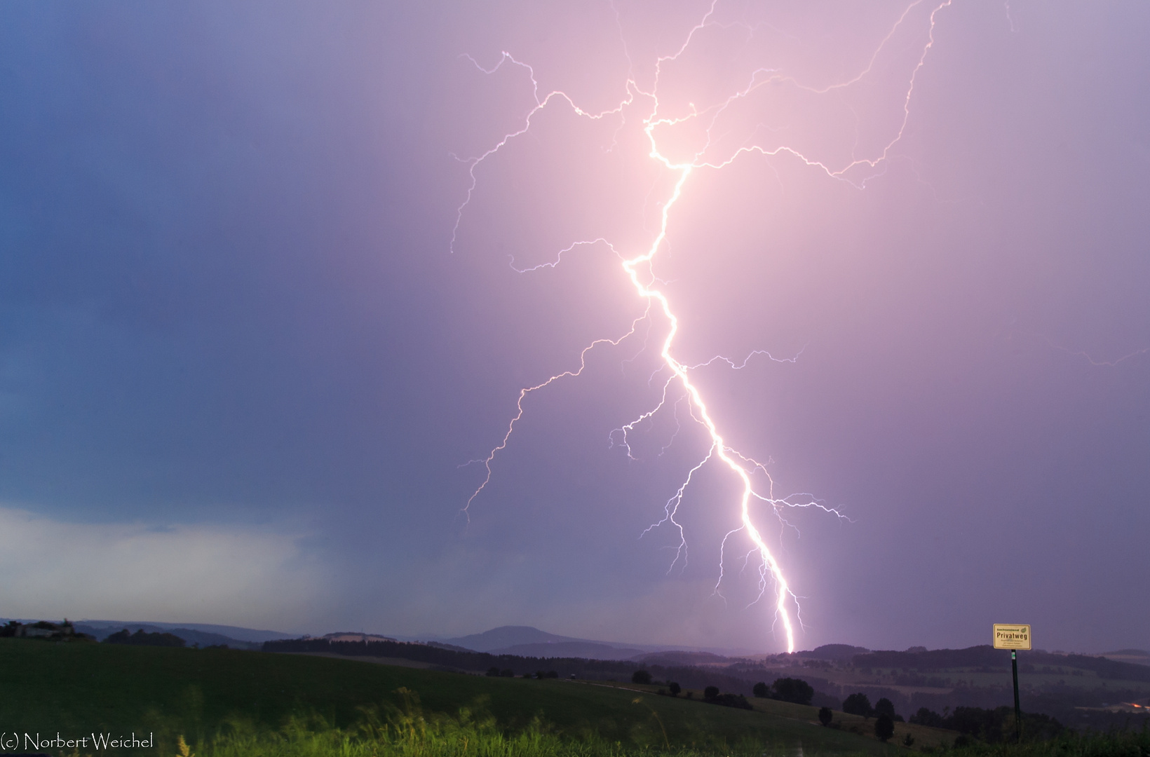 Starker Blitzeinschlag im Erzgebirge am 14.August 2015