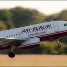 Start eines Air Berlin Airbus in Hamburg-Fuhlsbüttel 2