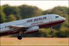 Start eines Air Berlin Airbus in Hamburg-Fuhlsbüttel 2