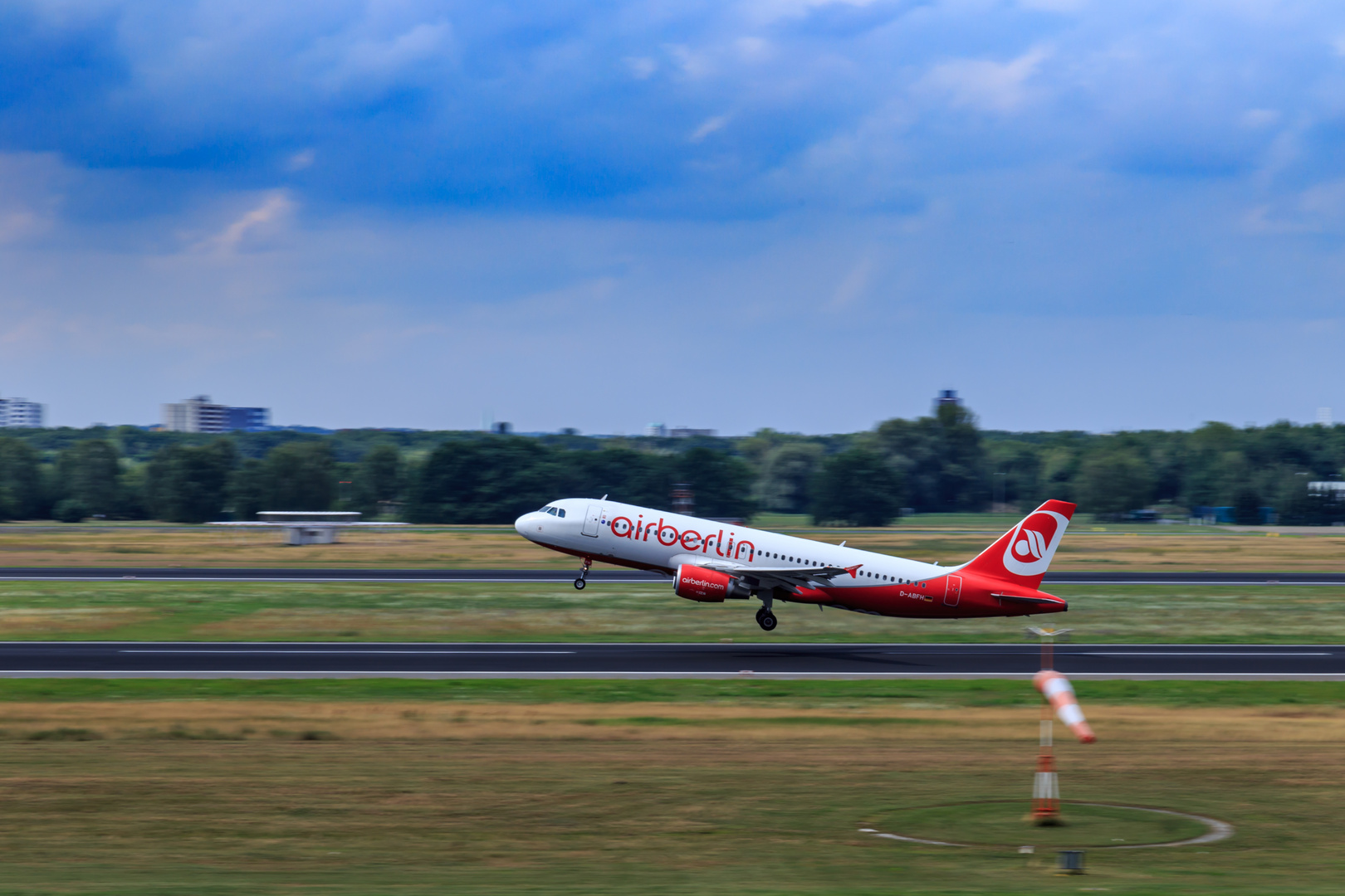 Start eines Flugzeugs 2 Foto & Bild | flugzeug, flughafen, luftfahrt