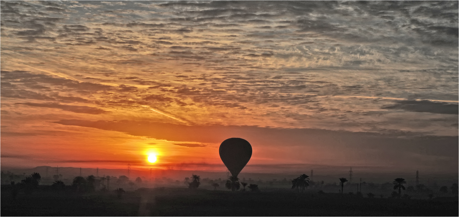 START IM MORGENGRAUEN-LUXOR