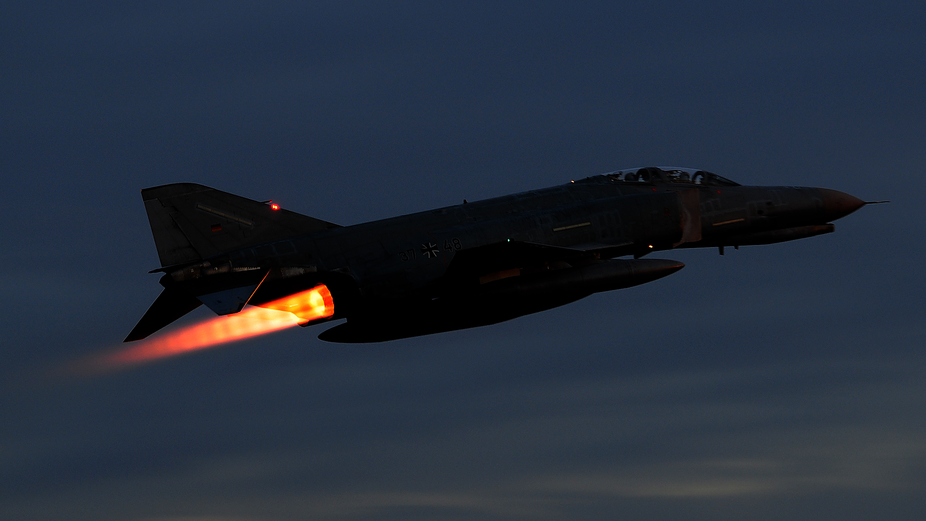 Start in die Nacht hinein einer F-4F Phantom II 37+48