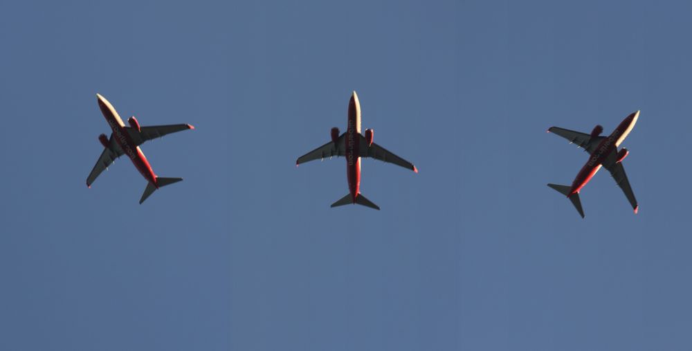 Start von drei AIRBerlin Flugzeugen in Hannover