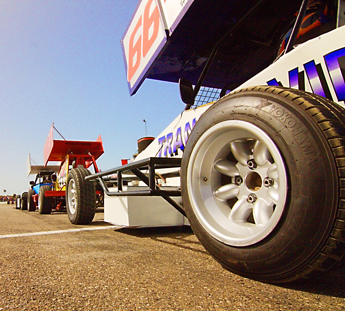 Startaufstellung der Stockcar F2