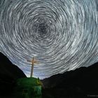 ~ Startrail über dem Mattmark-Denkmal ~