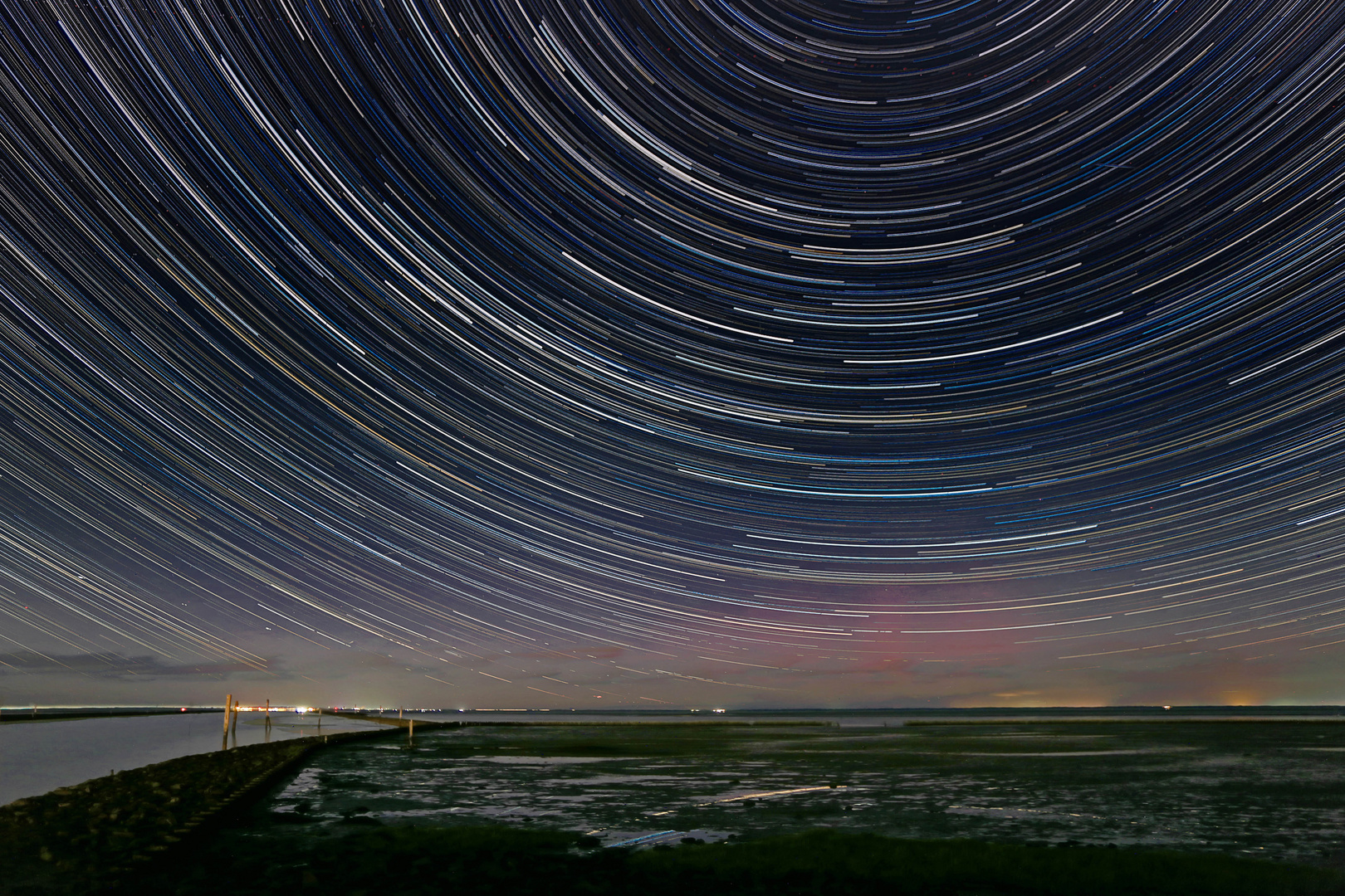 Startrail über dem Wattenmeer