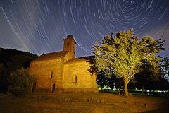 Startrail über der Nikolauskapelle