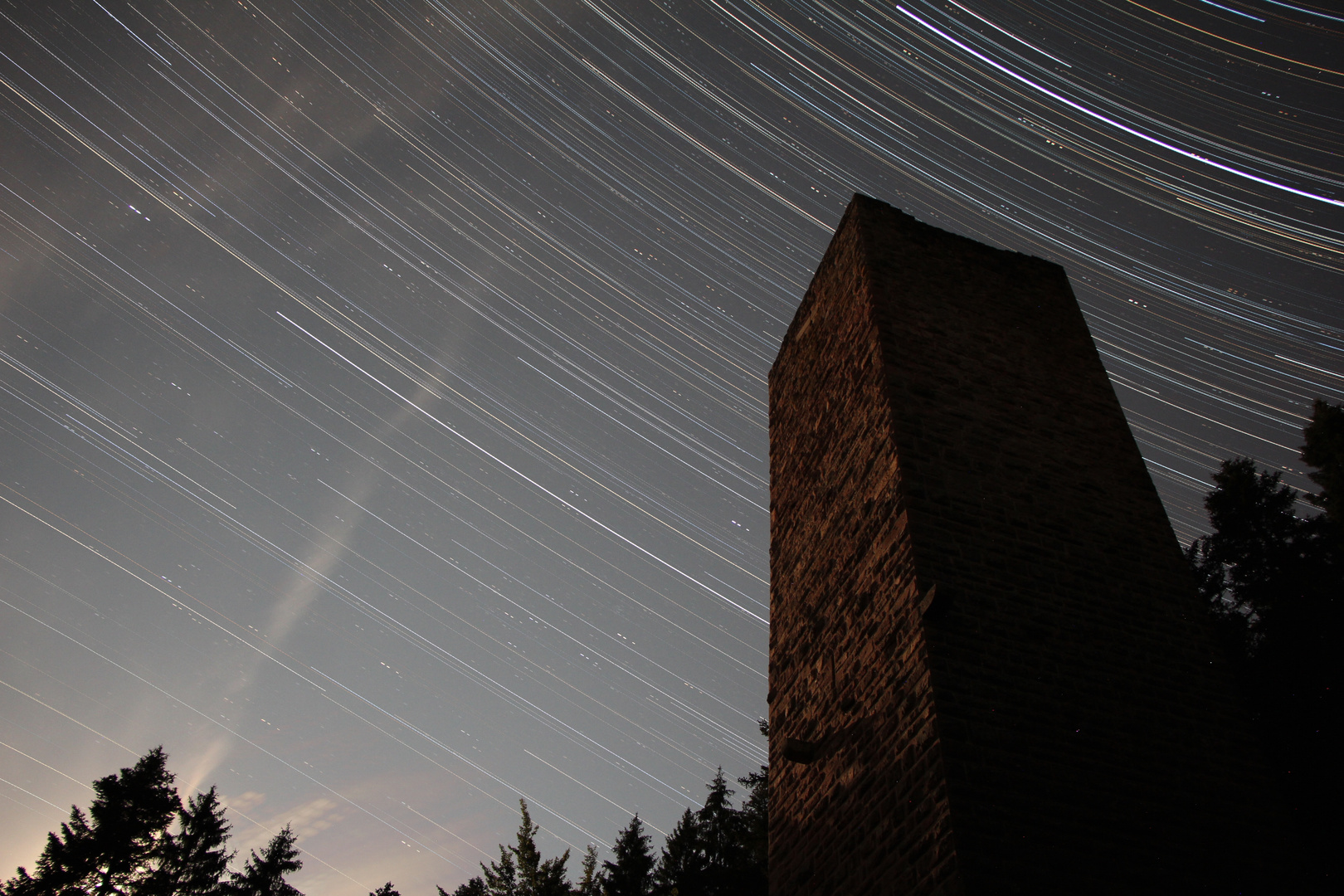 Startrail über der Ruine Mandelberg