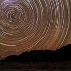 Startrails am Brandberg in Namibia