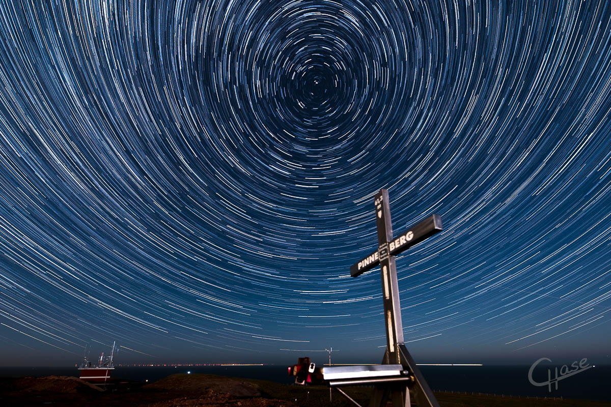 Startrails am Gipfelkreuz