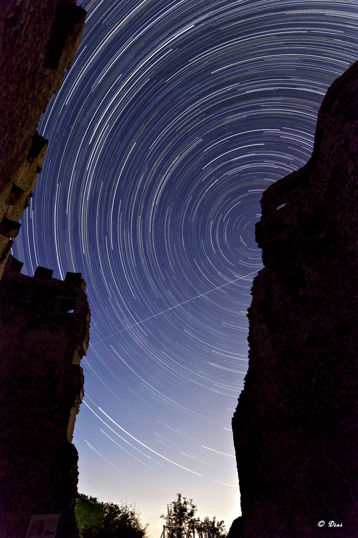 Startrails Ruine