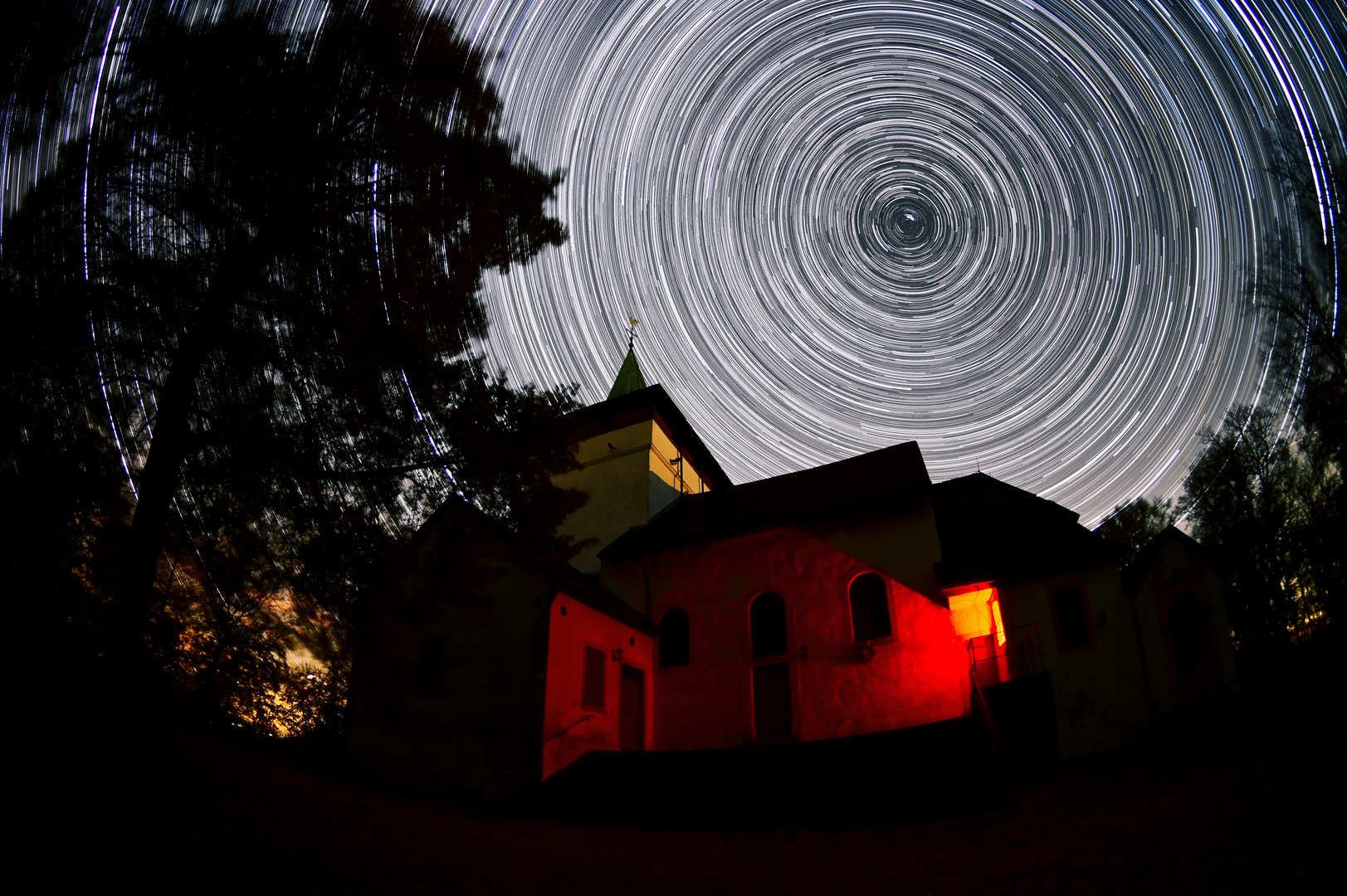 Startrails Sankt Michaels - Kapelle