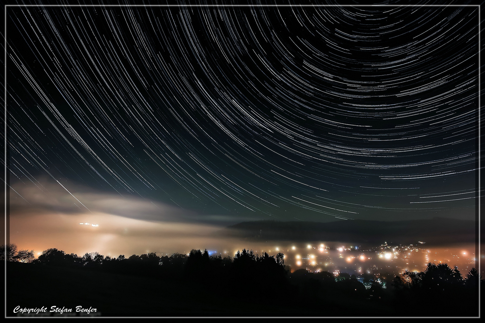 Startrails über Bad Laasphe bei Nebel