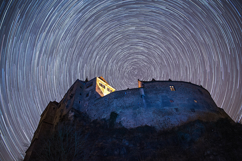 Startrails über Burg Kriebstein