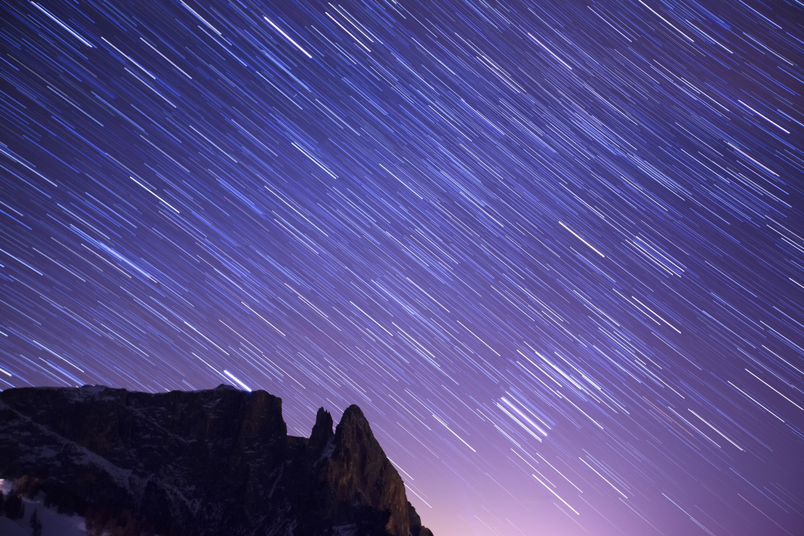 Startrails über dem Schlern