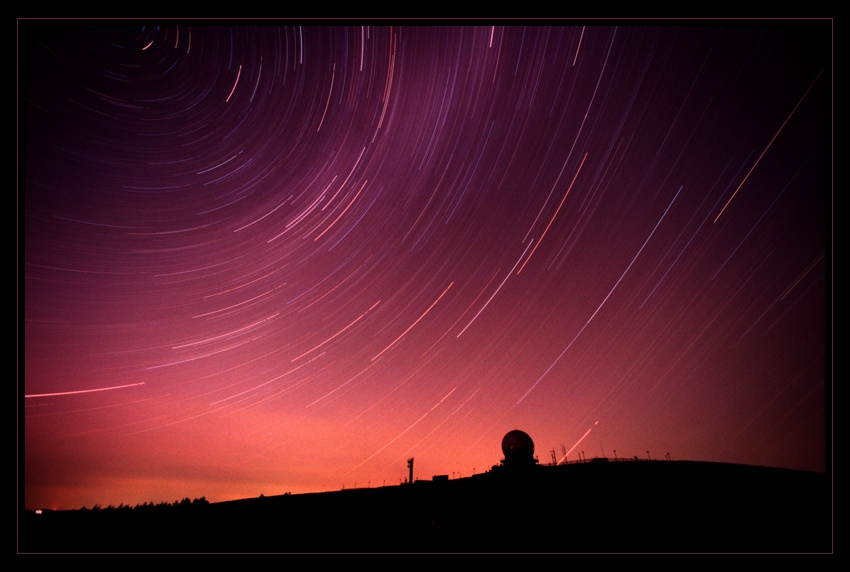 Startrails über Hessens höchstem Berg