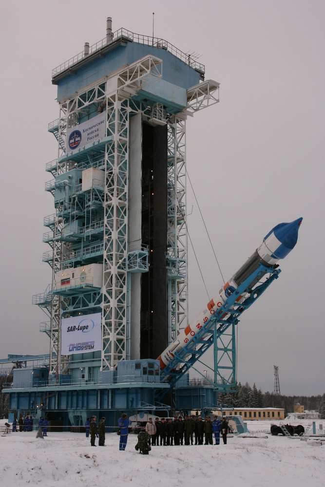 Startvorbereitung für den deutschen SAR-Lupe-Satelliten in Plessezk, Russland
