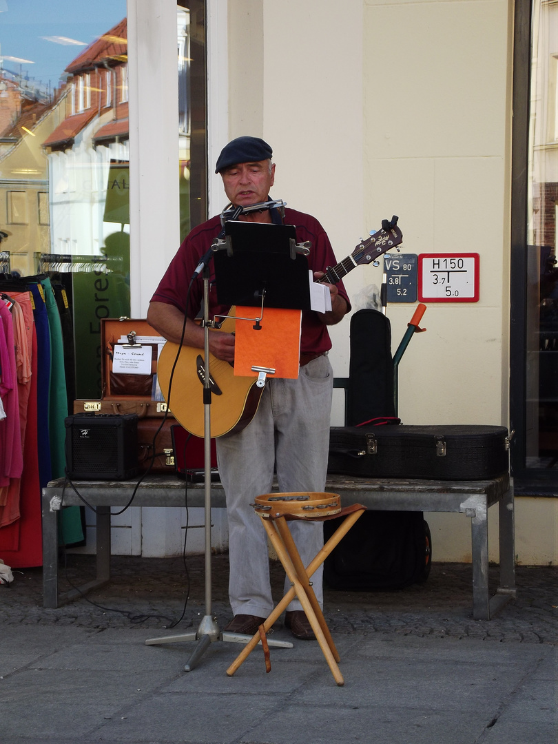 staßenmusikant in güstrow