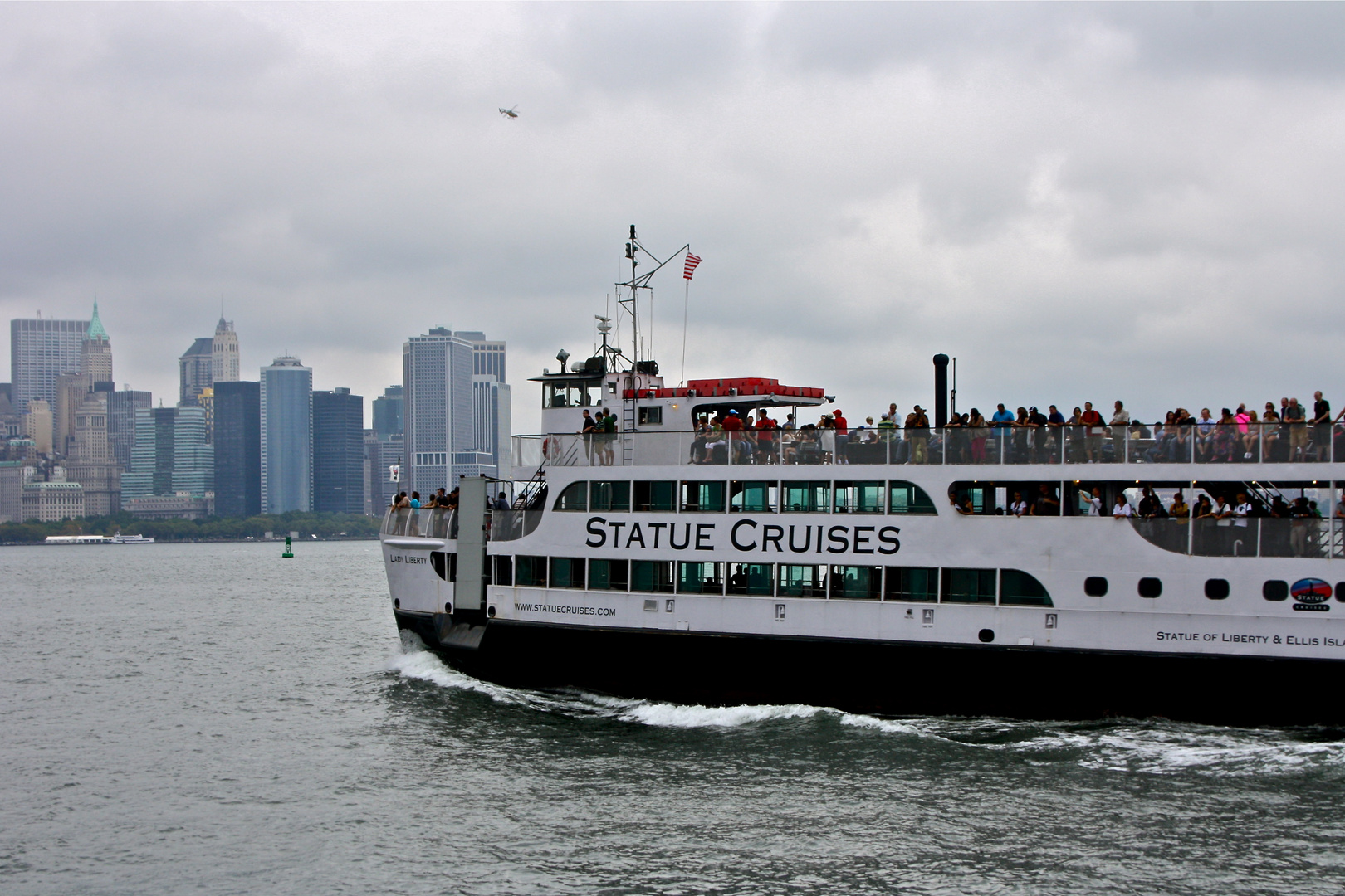 State Cruises, Hubschrauber und Skyline