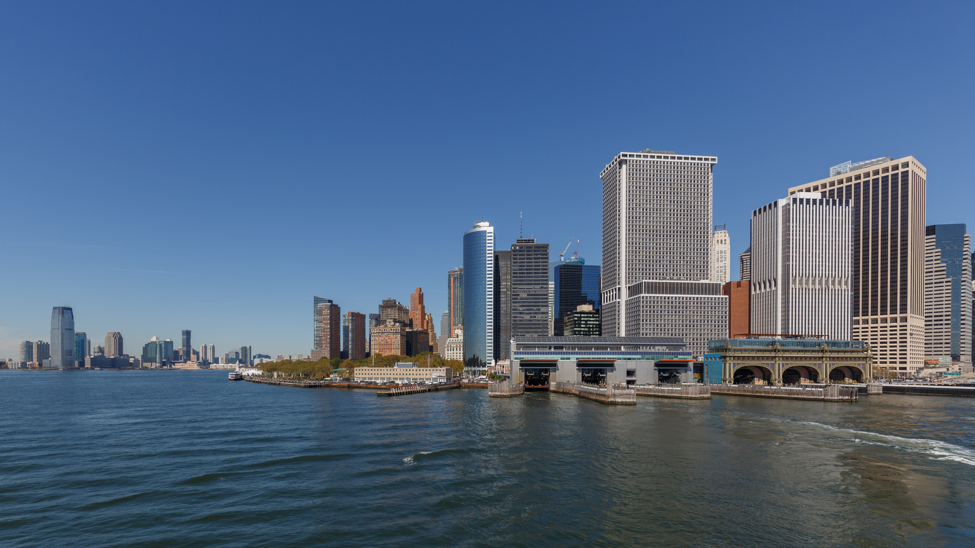 Staten Island Ferry vor Lower Manhattan Terminal