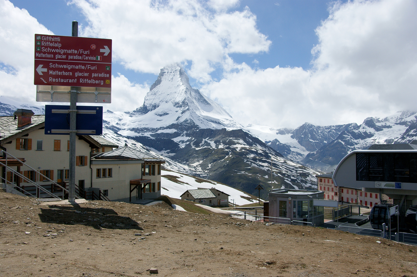 Station Riffelberg hinten das Hörnli