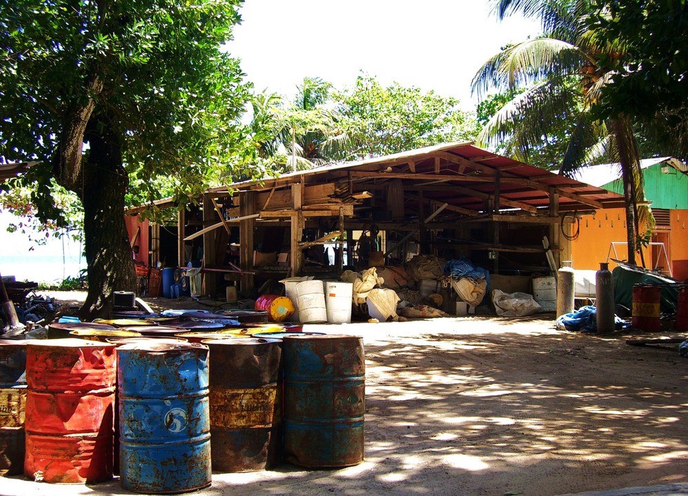 Station Service La Digue