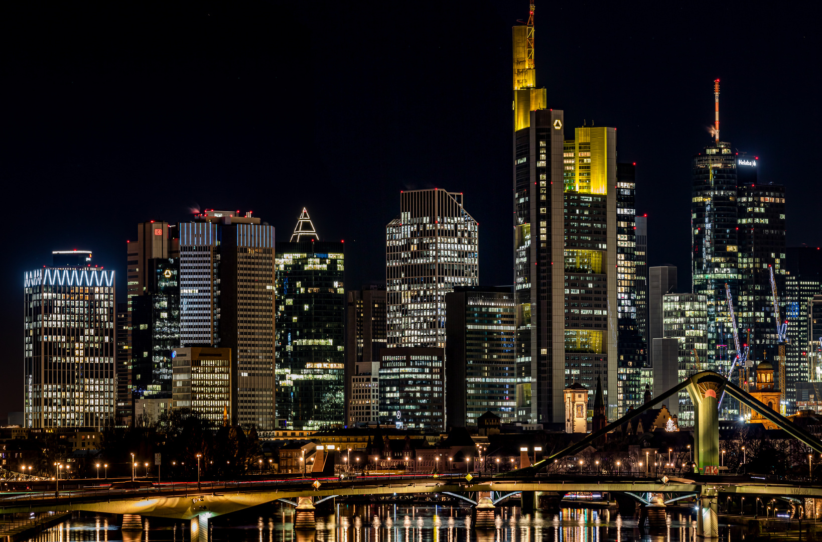  Statt Feuerwerk - Skyline Totale Frankfurt