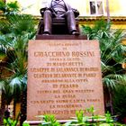 Statua del nostro piu illustre cittadino< Gioacchino Rossini >