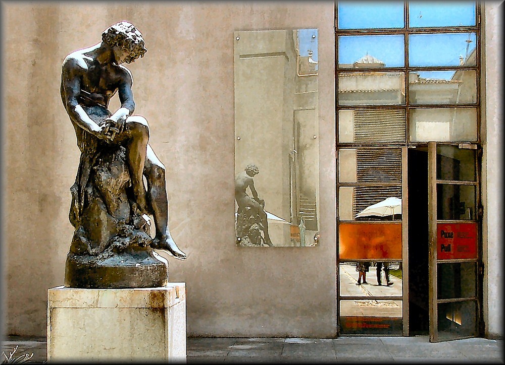 Statua in Chiado Museum garden.