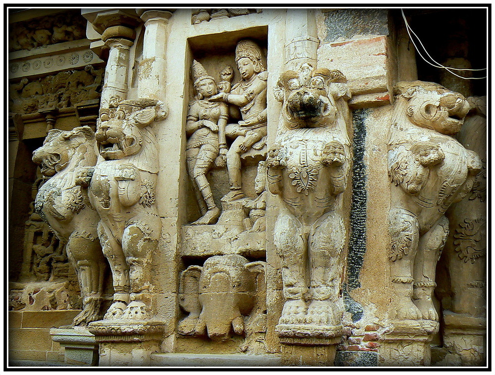 STATUAIRE d'un TEMPLE