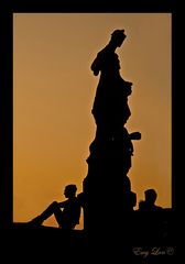 statue al tramonto