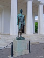 Statue am Theseus Temple