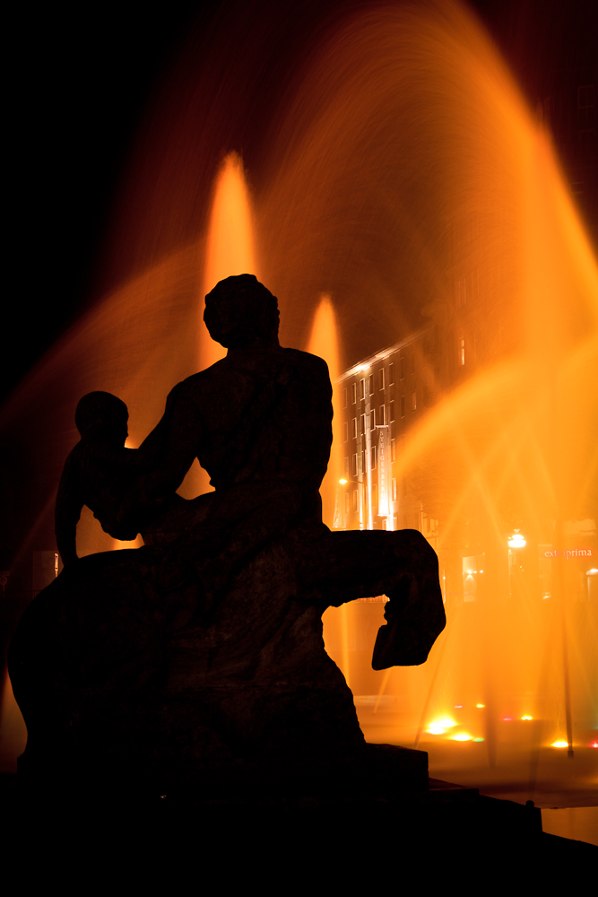 Statue am Wasserturm in Mannheim