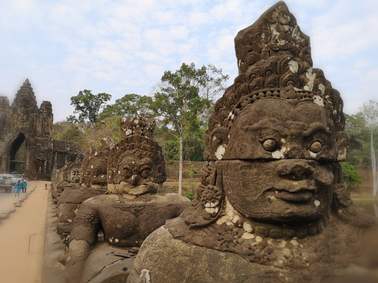 Statue Angkor Torwaechter Camb P20-20-colbea