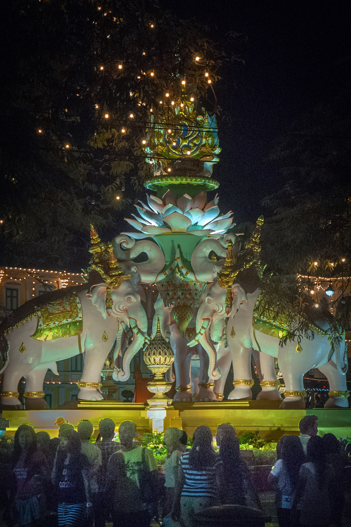 Statue at Sanam Luang