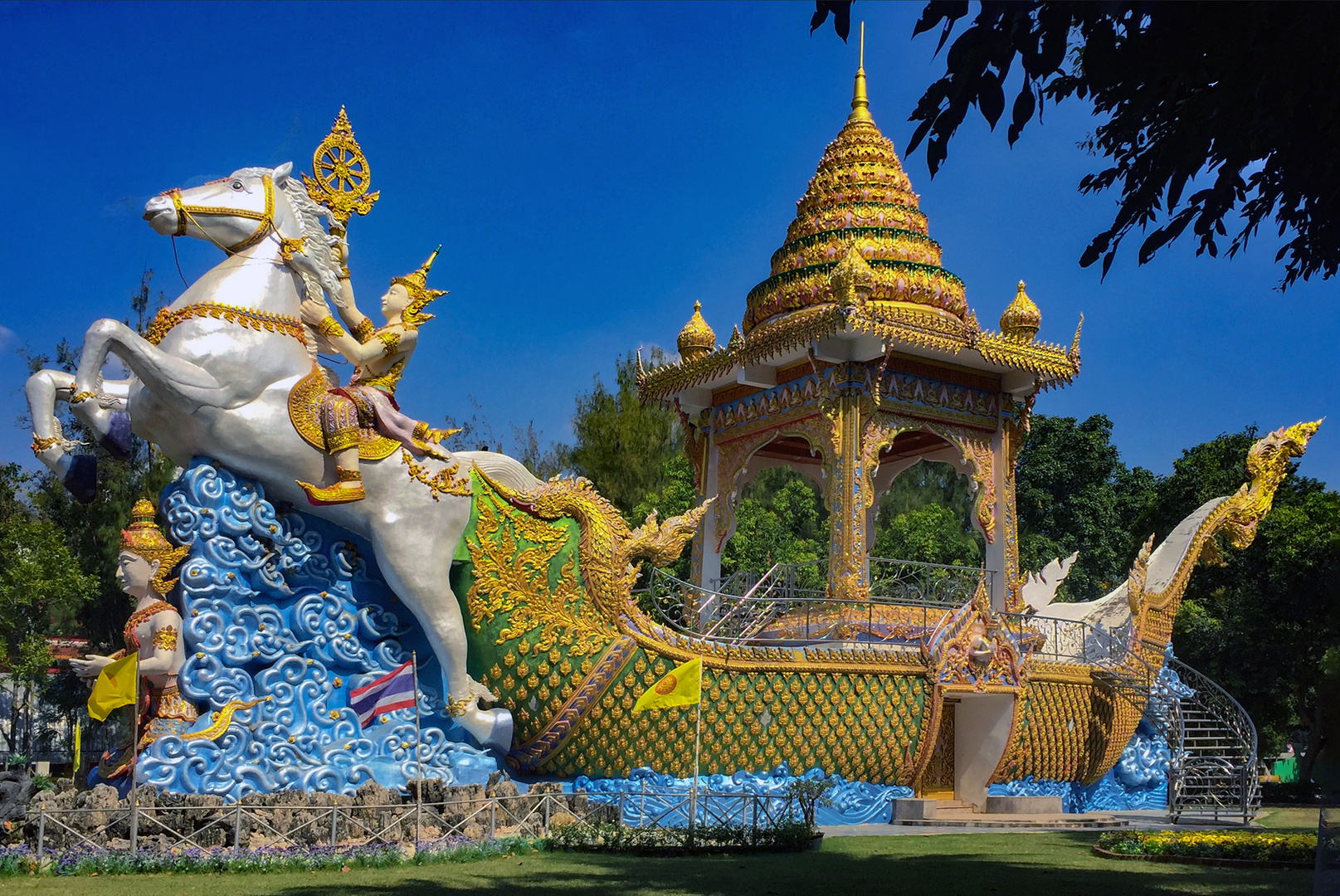 Statue at Wat Chai Chumphon Kanchanaburi